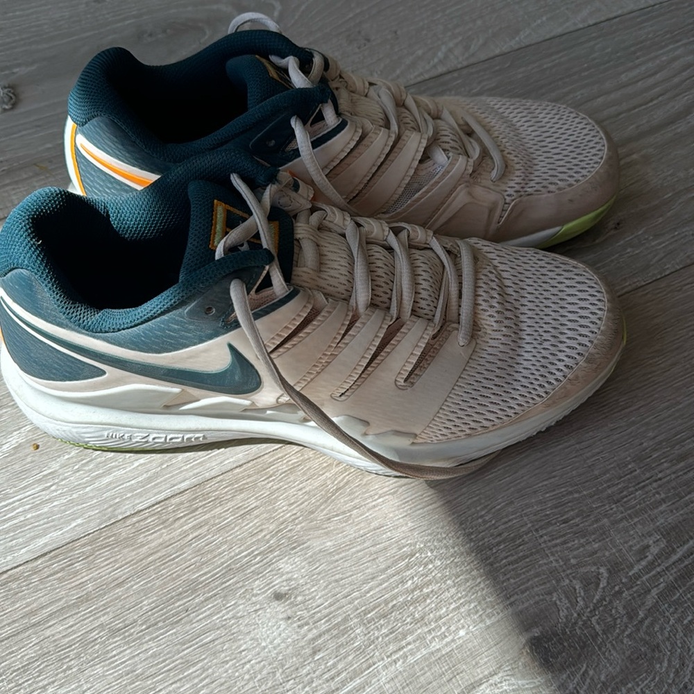 Nike zoom vapor tennis shoes